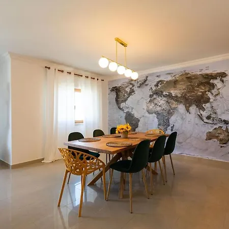 Traveler's Apartment *
